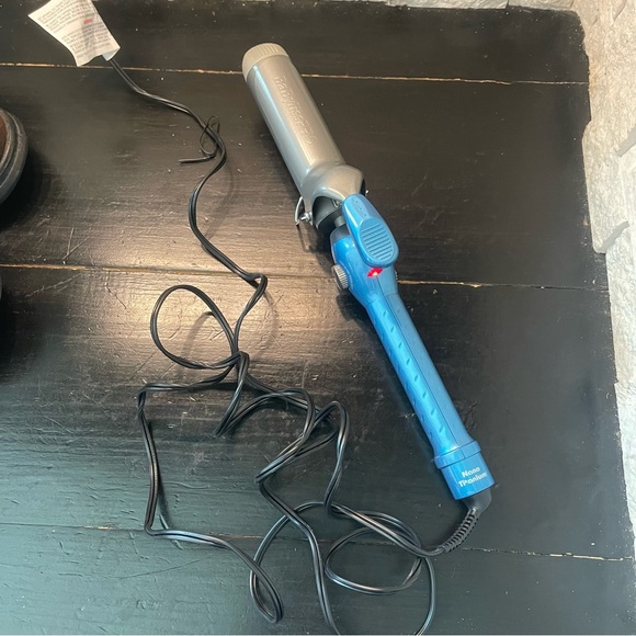 BaBybliss Pro Nano Titanium 1 1/4” Curling Iron - Picture 4 of 8
